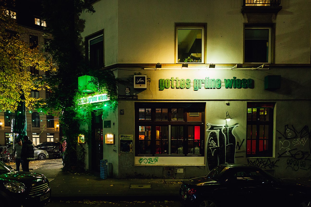 Gottes Grüne Wiese | Top Spots für Public Viewing in Köln | Mr. Köln | Foto: Gottes Grüne Wiese Gottes Grüne Wiese | Top Spots für Public Viewing in Köln | Mr. Köln | Foto: Gottes Grüne Wiese